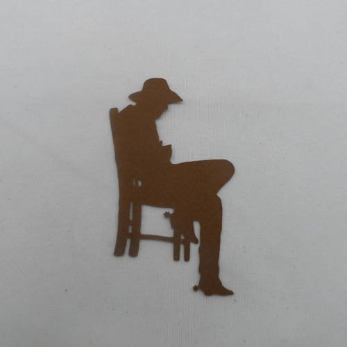 N°662 d'un cow boy assis sur une chaise en papier   marron  découpage 