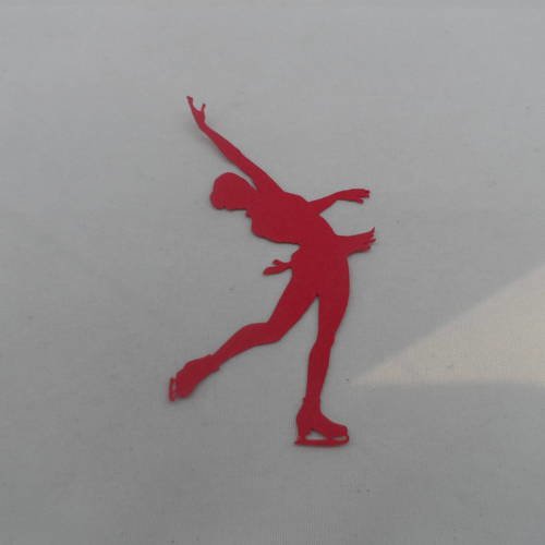 N°335 petite patineuse    en papier rouge  découpage  fin 