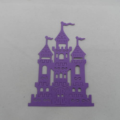 N°653 d'un grand château à trois donjons  en papier violet  découpage fin 