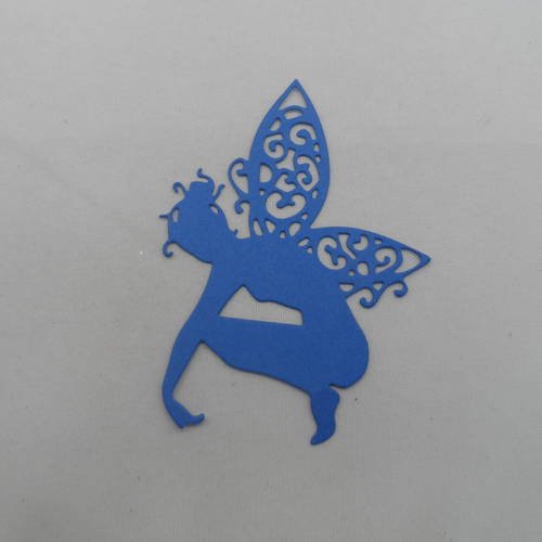 N°640 jolie fée  papillon  accroupie  en papier bleu découpage fin