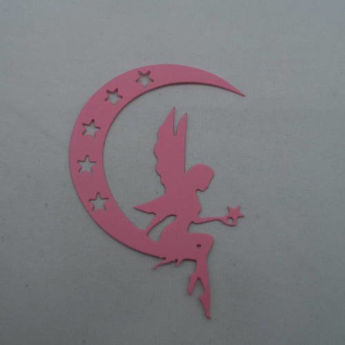 N°631 jolie fée  assisse sur un croissant de lune étoiles évidées en papier rose découpage 