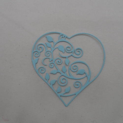 N°630  d'un joli cœur évidé "feuillage"  en papier bleu ciel découpage fin 