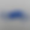 N°436  d'une "frise" de deux enlacés en papier tapisserie bleu  découpage 