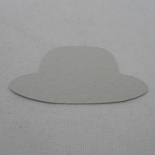 N°301 petit chapeau  en papier  gris très clair découpage fin 