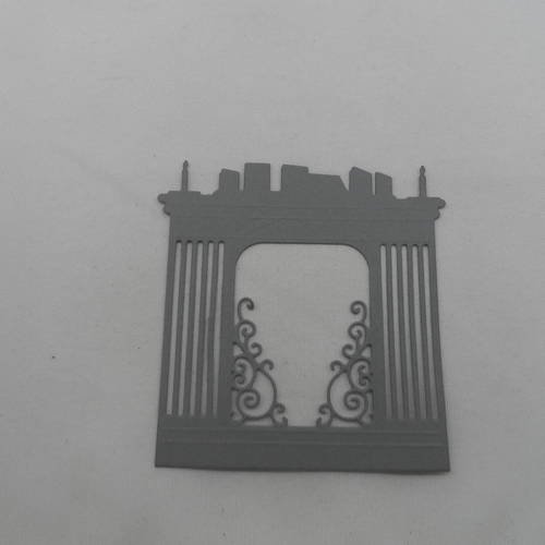 N°596 jolie cheminée avec bougies  en papier  gris   gaufrage  découpage  fin 