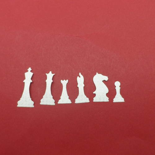 N°341 de six pièces d'échecs    en papier tapisserie  blanc  à paillette  découpage fin 