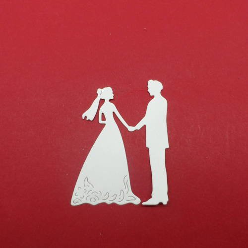 N°590  d'un couple de mariés   en papier  écru   embellissement