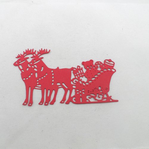 N°595 traîneau du père noël  avec deux rennes et cadeaux    en papier rouge a   découpage  fin