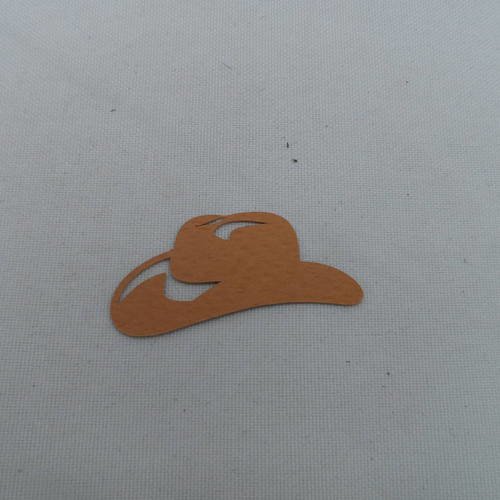 N°119   d'un chapeau de cow-boy  en papier marron + clair découpage fin 