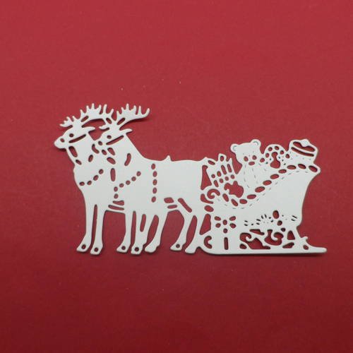 N°595 traîneau du père noël  avec deux rennes et cadeaux  en papier gris très pale   découpage  fin