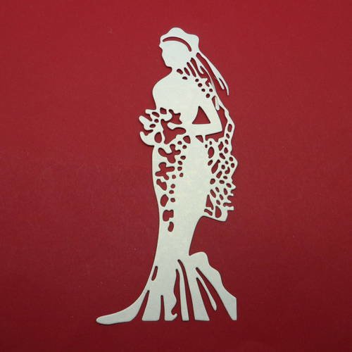 N°591  d'une femme en robe de mariée en papier blanc casé ivoire brillant à "motif"  feuille découpage 