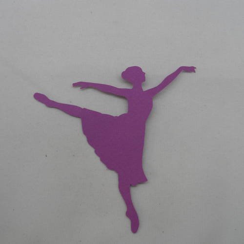 N°206 d'une jolie  danseuse en papier    violet 