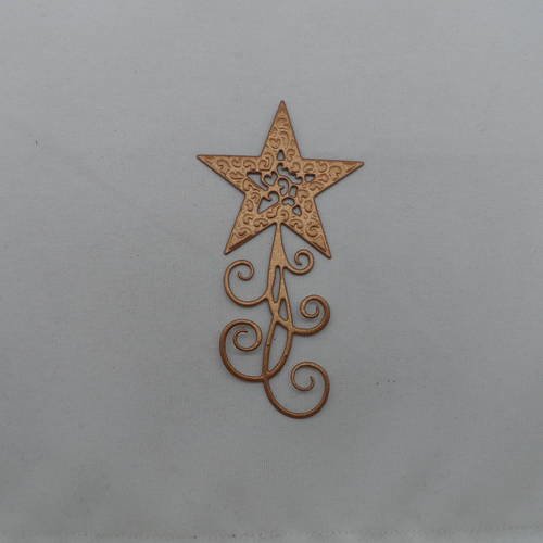 N°102 a étoile de  noël   en papier   cuivré clair découpage et gaufrage   fins
