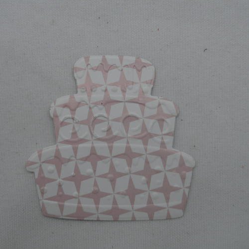 N°247   d'un gâteau   en papier   rose et  blanc  à motif  découpage fin et gaufrage