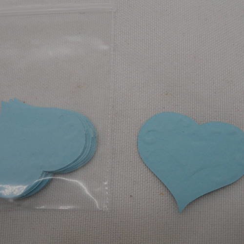 N°559 d'un lot de dix petits cœurs avec gaufrage   en papier bleu ciel  découpage fin 
