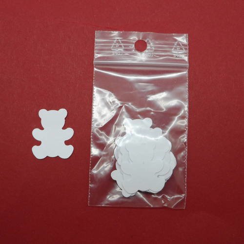 N°555 d'un lot de vingt petits oursons  en papier blanc découpage fin