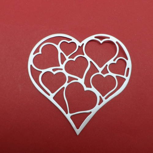 N°484 d'un cœur remplis de cœurs  en papier rose poudré irisé  découpage fin 