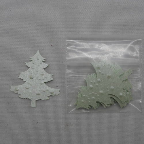 N°523  d'un lot de 10 petits sapins de noël en papier vert  clair irisé  découpage fin et gaufrage 