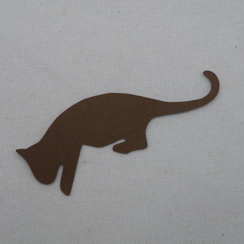 N°345 d'un chat penché  en papier  marron foncé   découpage fin