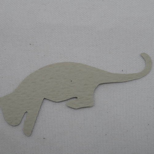 N°345 d'un chat penché  en papier  gris  découpage fin