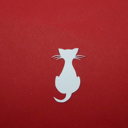 N°531  d'un chat   en papier blanc découpage fin