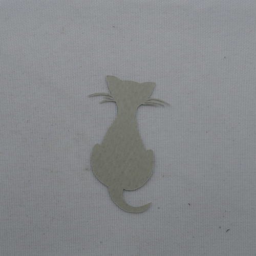 N°531 d'un chat   en papier gris clair  découpage fin