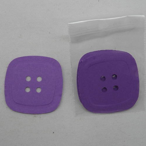 N°529 d'un lot de quatre boutons carrés  en papier violet   découpage fin 