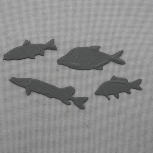 N°495  lot  de 4 petits poissons différents   en papier gris découpage fin et gaufrage