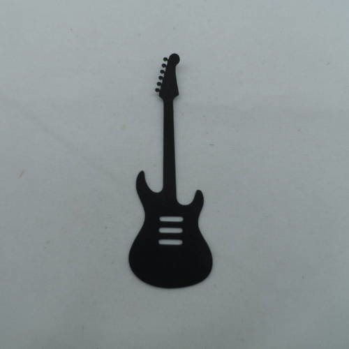 N°331 une guitare électrique   en papier noir  découpage fin 