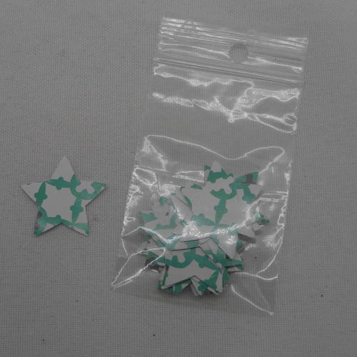 N°450 lot de 25 étoiles en papier fond blanc à motif vert   pour  embellissement 