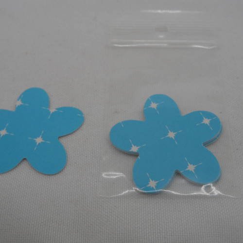 N°161 lot de 10 fleurs en papier à "étoile"blanche  fond bleu 