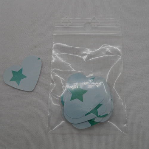 N°358 lot de 25 petits cœurs en papier à étoile verte foncé  fond vert pale   pour  embellissement 