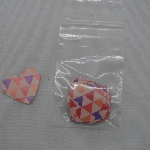 N°358 lot de 25 petits cœurs en papier à triangle orange rouge violet    fond rose  pour  embellissement 
