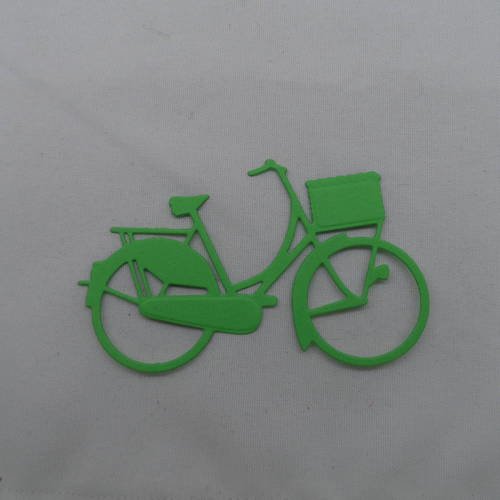 N°240  d'un grand vélo en papier  vert clair  avec panier découpage fin 