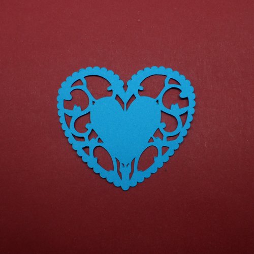 N°148 cœur "dentelé" ciselé  en papier bleu turquoise  découpage fin 