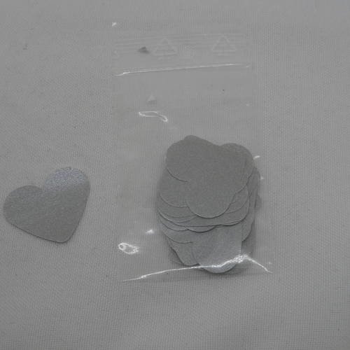 N°358 lot de 25 petits cœurs en papier  gris argenté  une face   pour  embellissement 