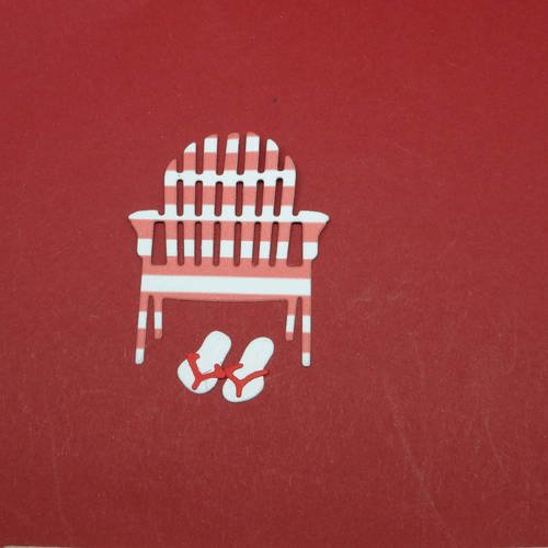N°274  fauteuil de camping  en papier à rayure blanche et rouge avec une paire de tong en papier  blanc et  rouge  découpage  fin 