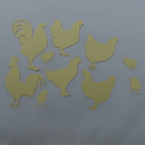 N°242  basse cour  en papier jaune pale crème   coqs poules poussins  découpage  fin