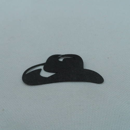 N°119   d'un chapeau de cow-boy  en papier noir  découpage fin 