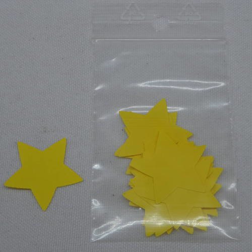 N°450 lot de 25 étoiles en papier jaune vif pour  embellissement 
