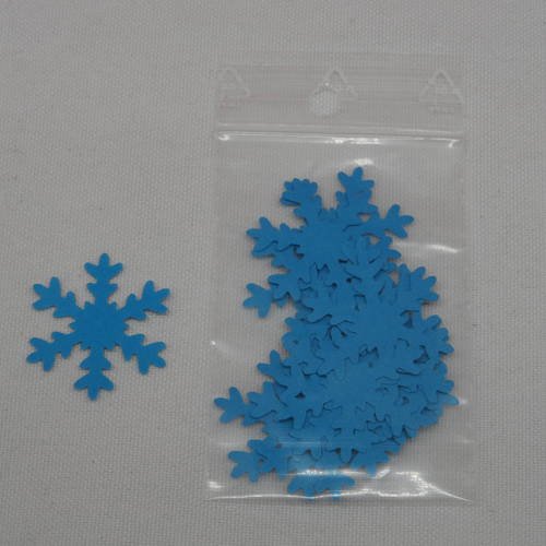 N°109 lot de 15  flocons de neige   en papier bleu turquoise découpage fin 