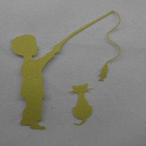 N°363 petit garçon pêche un  poisson et son  chat regarde   en papier tapisserie vert à paillette   découpage