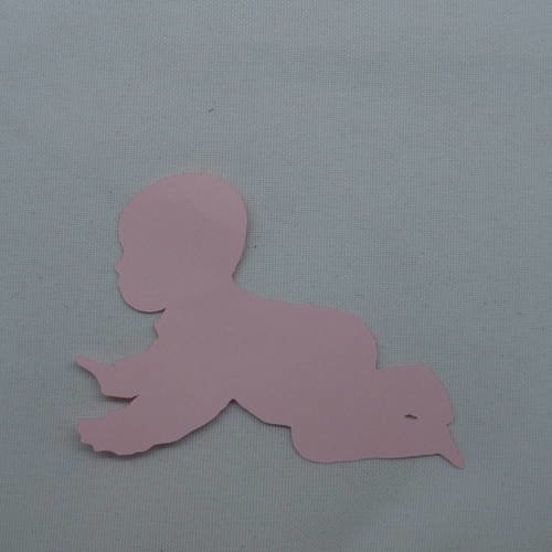 N°374   bébé n°2  à  quatre pattes en papier rose  découpage 