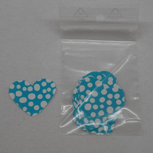 N°358 lot de 25 petits cœurs en papier  fond   bleu turquoise  à "pois" blanc pour  embellissement 