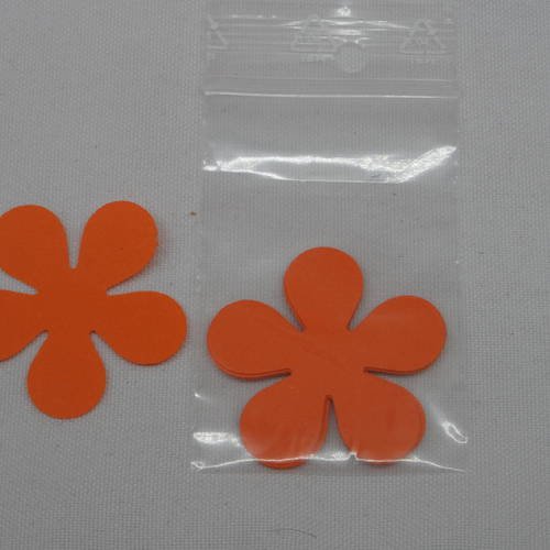 N°161 lot de 10 fleurs en papier orange   pour  embellissement 