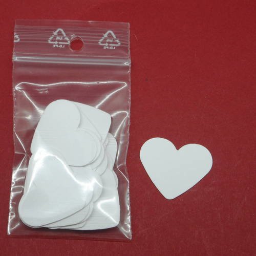 N°358 lot de 25 petits cœurs en papier blanc pour  embellissement 