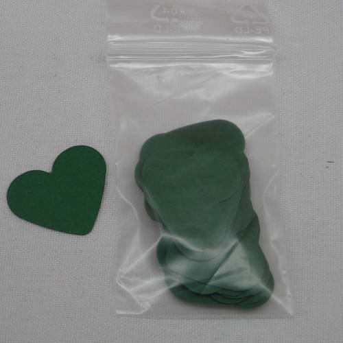 N°358 lot de 25 petits cœurs en papier  vert foncé pour  embellissement 
