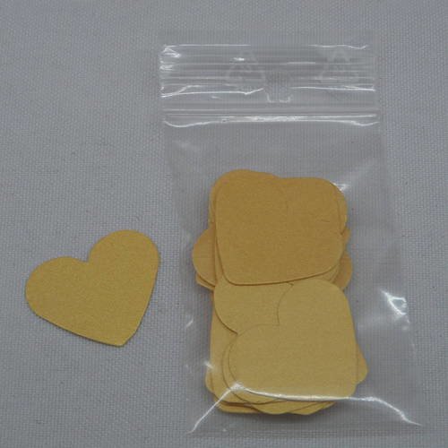N°358 lot de 25 petits cœurs en papier  doré pour  embellissement 