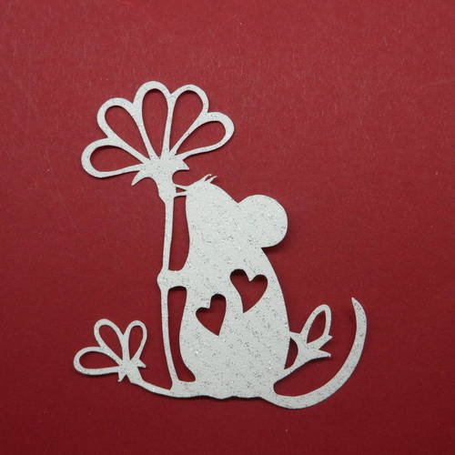 N°117 d'une souris avec fleurs cœurs   en papier tapisserie  blanc à paillette   découpage fin 