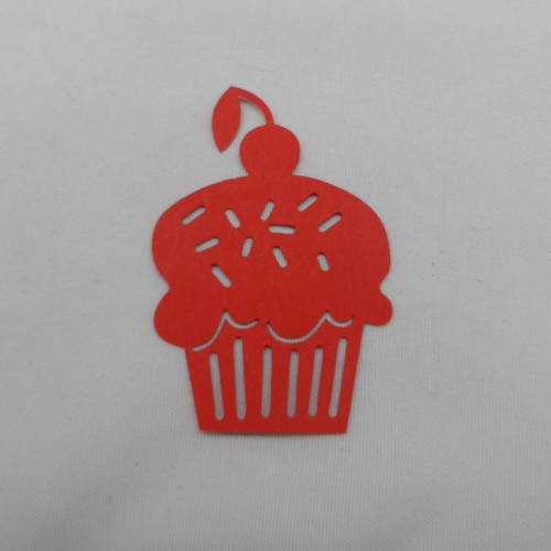 N°324  petit gâteau avec cerise sur le dessus en papier rouge découpage 